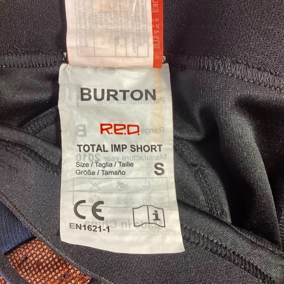 Burton RED Padded Shorts Sports - Youth Small 2010 - Picture 14 of 15